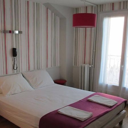 Perfect Hotel & Hostel Paris Eksteriør billede A room at the hotel