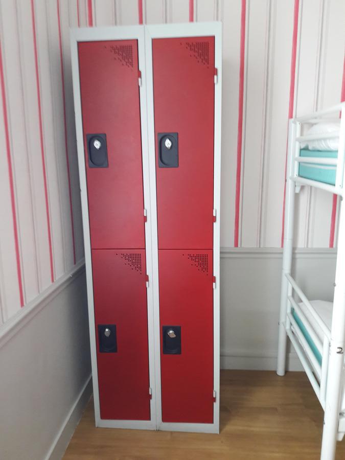 Perfect Hotel & Hostel Paris Eksteriør billede A set of lockers